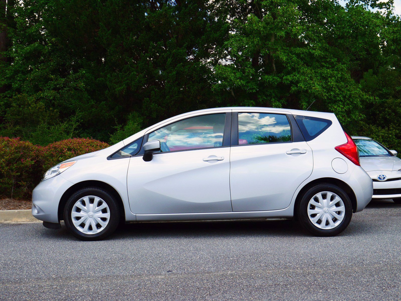 Pre-Owned 2016 Nissan Versa Note SV FWD 4D Hatchback