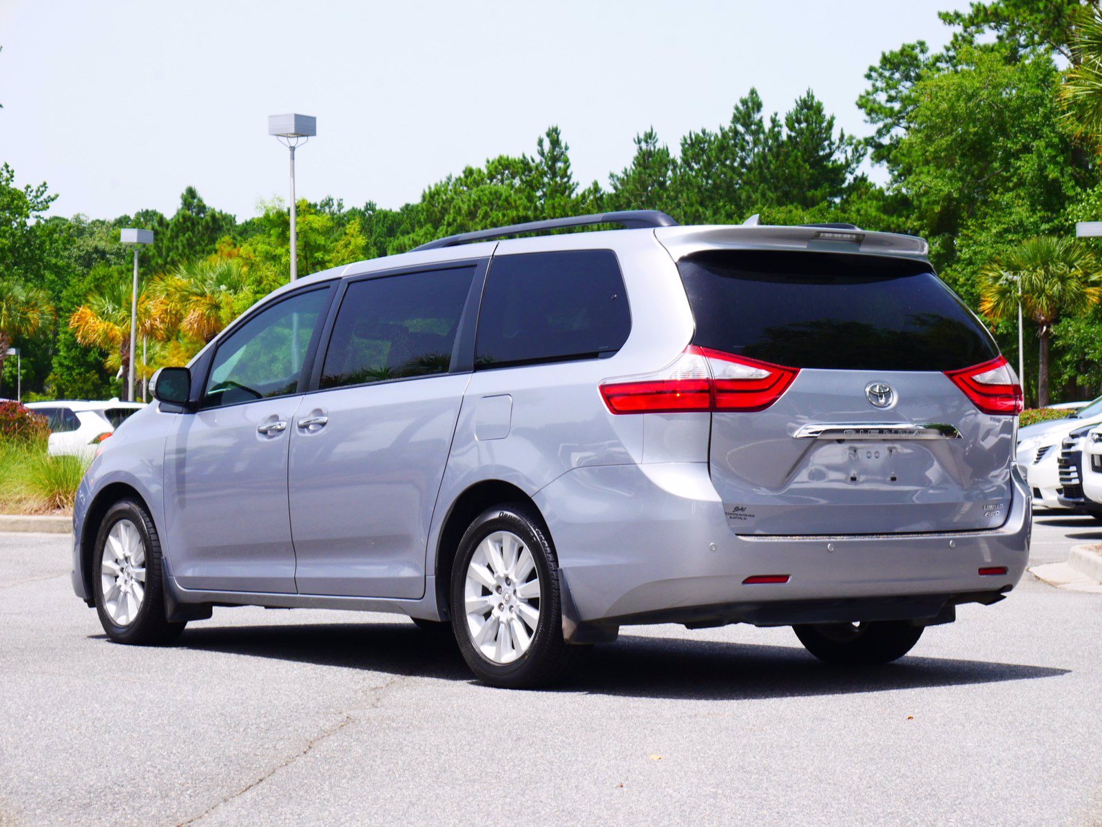 Toyota sienna limited awd